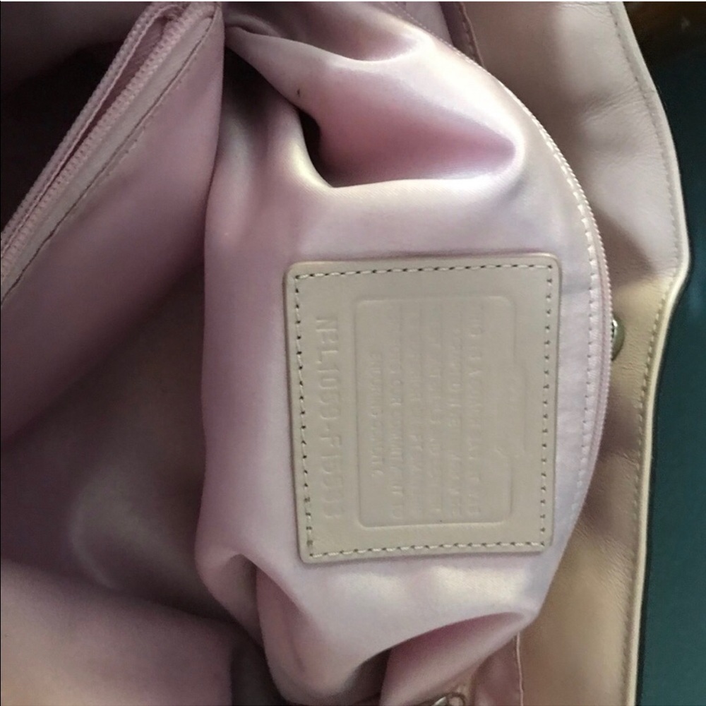 Spring Coach purse - Picture 3 of 7